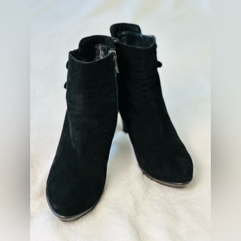 Aquatalia Roma Black Suede and Leather Heeled Ankle Boots with Side Zip Size 9.5